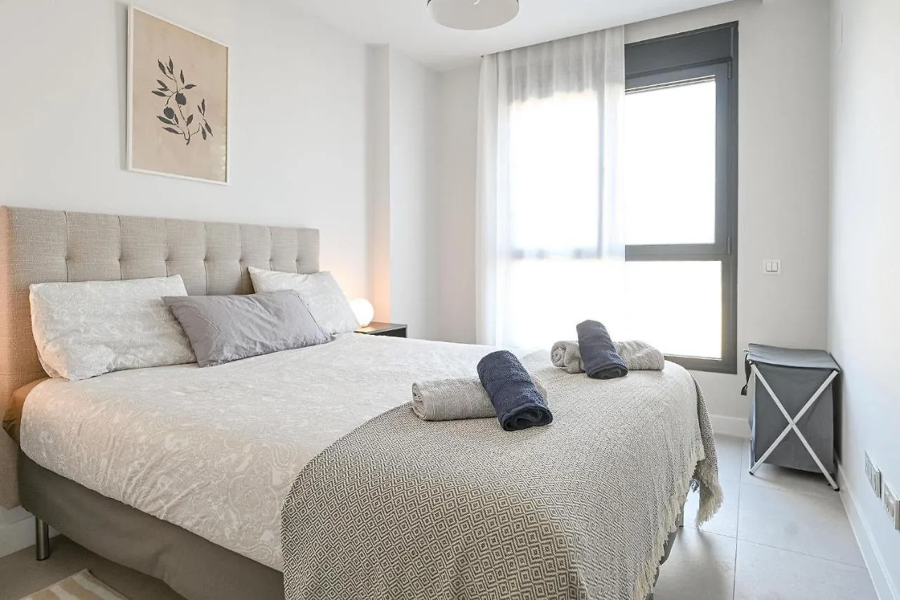 Modern 3 Bedroom Apartment エステポナ