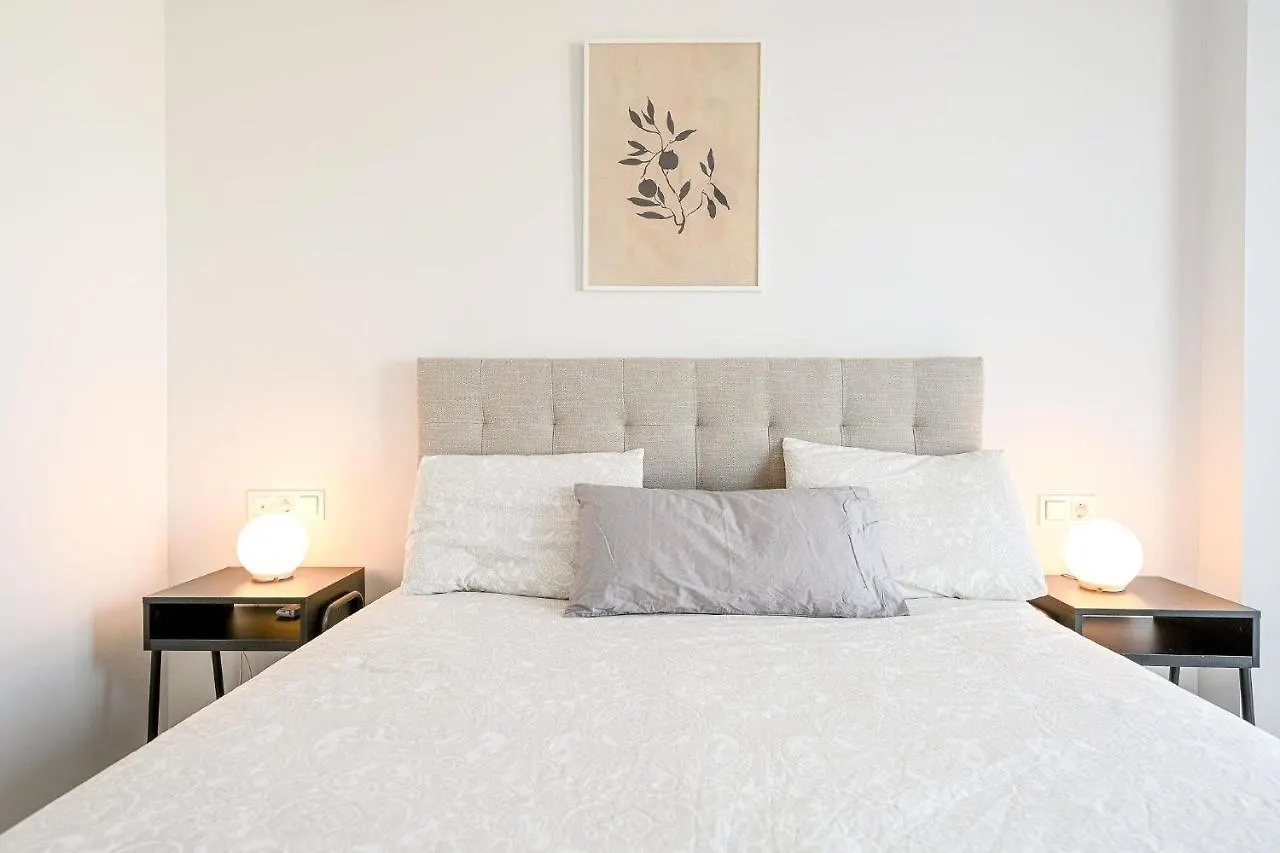 Modern 3 Bedroom Apartment エステポナ